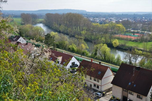 Klingenberg - Blick Richtung Heilbronn mit Neckar