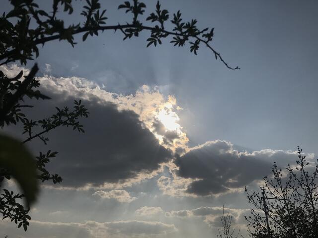 Wolke und Sonne