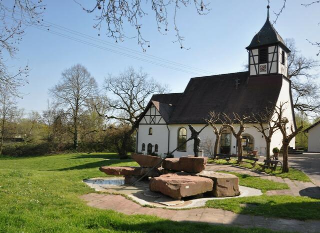 Fährbrunnen mit Ev. Kirche, Klingenberg