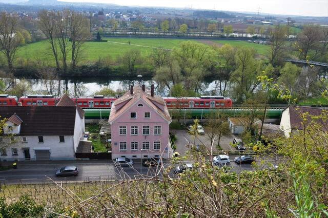 Bürgeramt HN-Klingenberg mit Zug