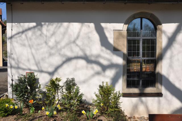 Schatten an der Wand / Ev. Kirche Klingenberg