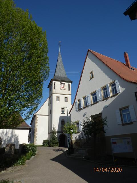 Evang. Kirche und Pfarrhaus