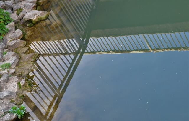 Geländerschatten in der Lein