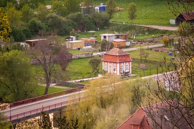 Ausblick auf das Teehaus von der Ruine