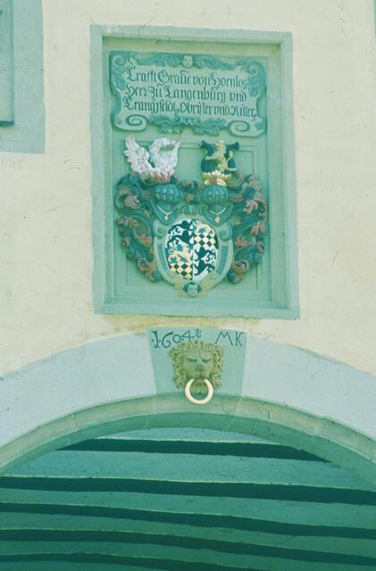 Rappentor, Löwe mit Ring von Michael Kern