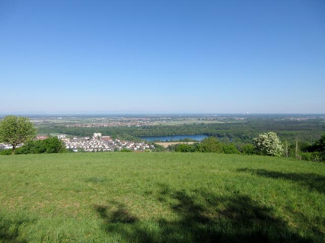 Herrliche Aussicht auch ins Rheintal hinüber Richtung Frankreich