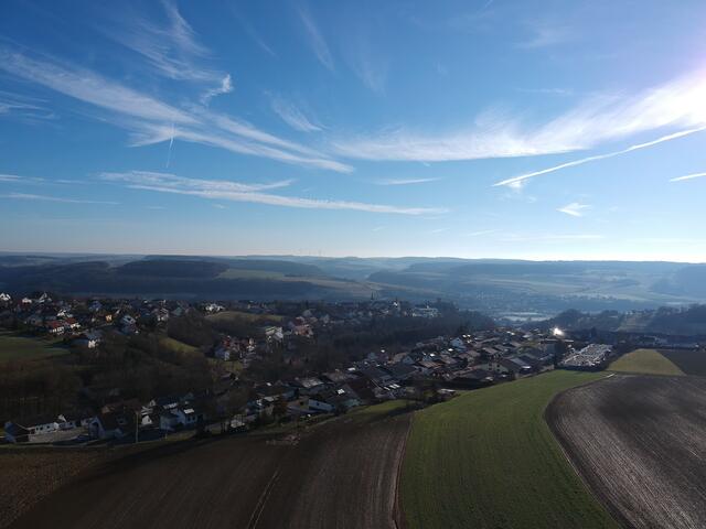 Die erste Wintersonne mit Blick auf Krautheim Berg