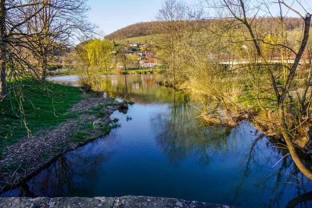 Kupfer Brücke mit Blick aufs Teehaus
