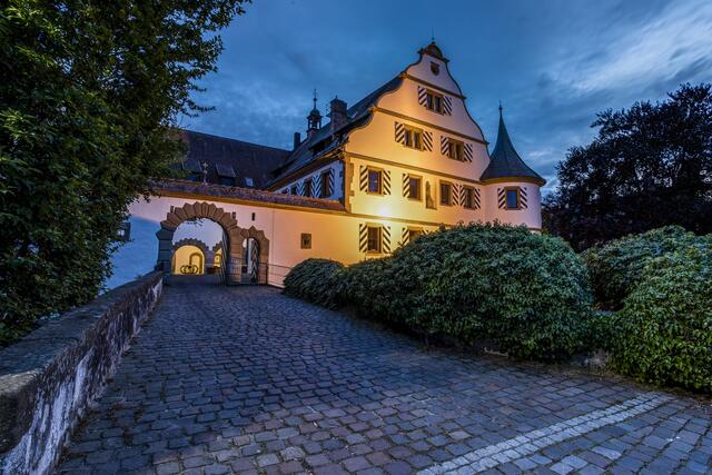 Haupteingang zum Schloß Kirchhausen