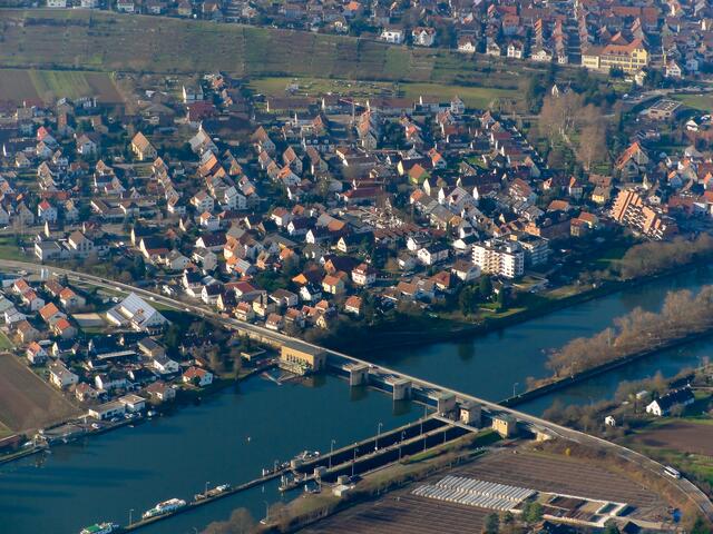 Lauffener Neckarbrücke an der B27