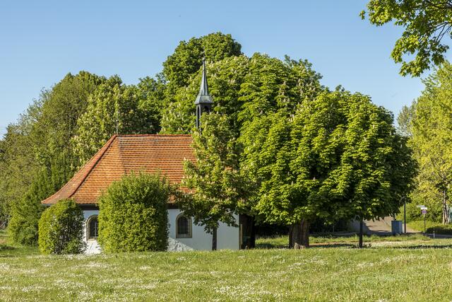Kirche im Grünen - Dreifaltigkeitskapelle Kirchhausen