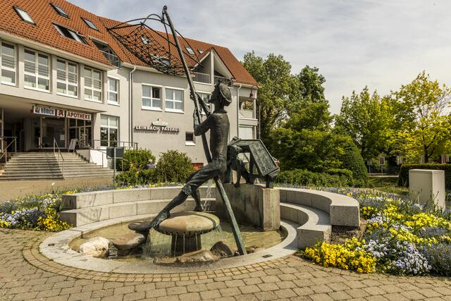 Linsafamerbrunnen mit Leinbach Passage