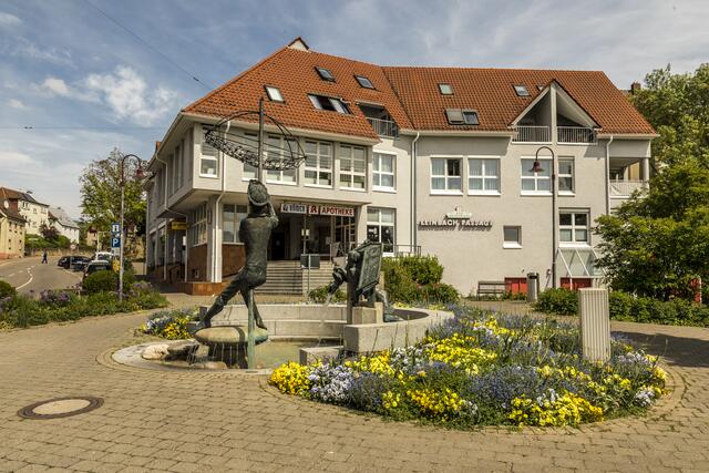 Leinbach Passage mit Linsafamerbrunnen Neckargartach