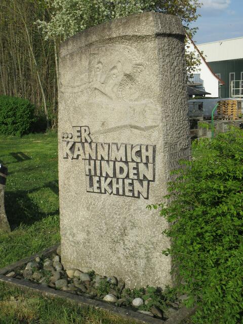Gedenkstein an Götz von Berlichingen, der hier diesen berühmten Ausspruch gebrauchte