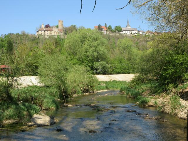 Burg, Rathaus und Kirche über dem Jagstwehr