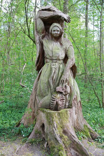 Kunst am Baum beim Köpfer