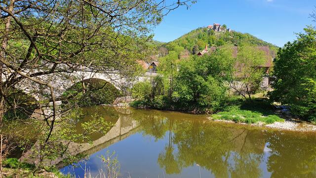 Künzelsau-Kocherstetten mit Schloss Stetten im Frühling