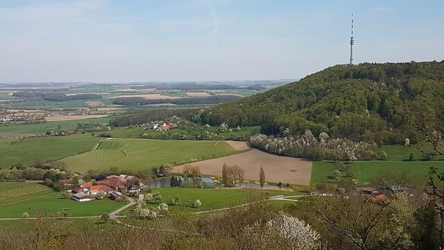 Blick vom Waldenburger Schloss Richtung Untermühle und Waldenburger Sender