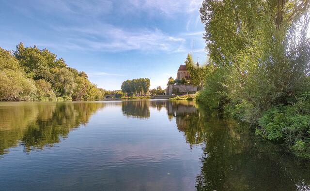 Neckar und Blick auf Kirche