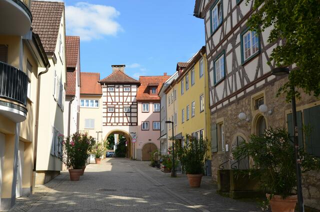 Die Schnurgasse mit Comburger Amtshaus und Hinteres/Morsbacher Tor
