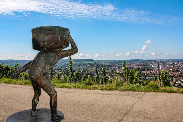 Die Bronzefigur "Fassträger" stand am Wartberg ( leider gestohlen)