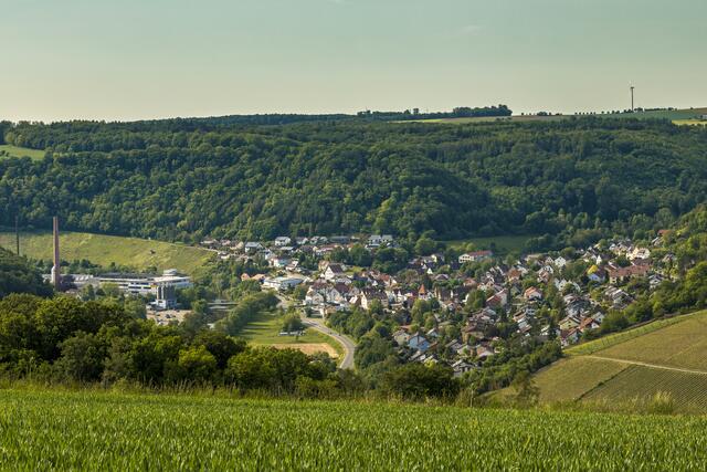 Weißbach - eingebettet in den Hängen des Kochertales