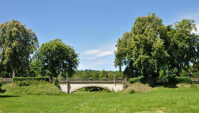Straßenbrücke nach Jagsthausen rein