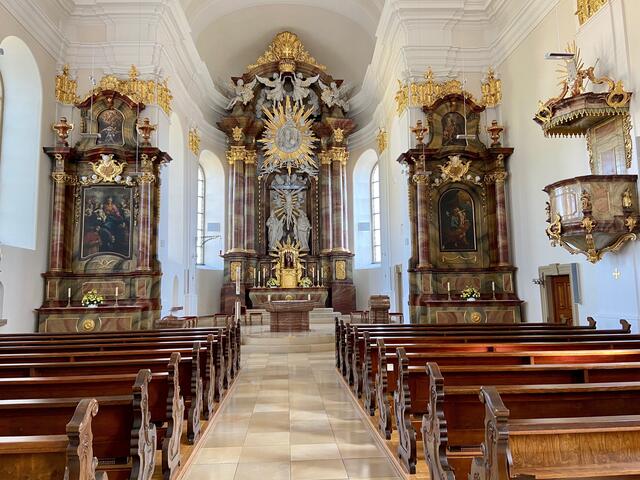 Wie heisst die Kirche und wo steht sie?