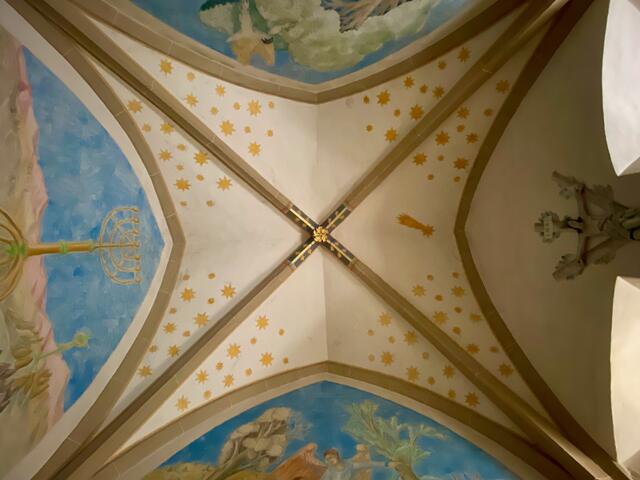 St. Peter im Tal - "zeig mir wieviel Sternlein stehen" . Decke der Kapelle im Ritterstift.