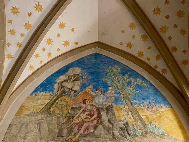 St. Peter im Tal - die kleine Kapelle im Ritterstift verzaubert mit den Wandgemälden