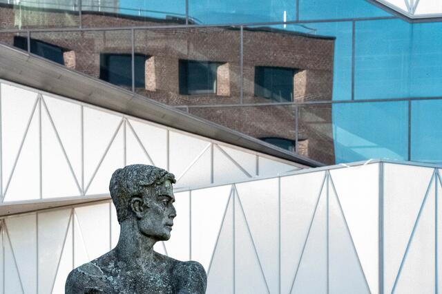 Skulptur vor der Experimenta