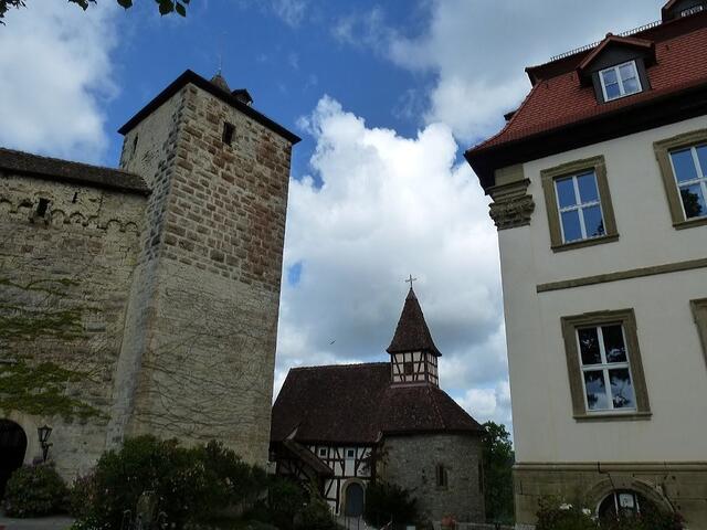 Schloss Stetten: Burg, Kapelle und Barockbau