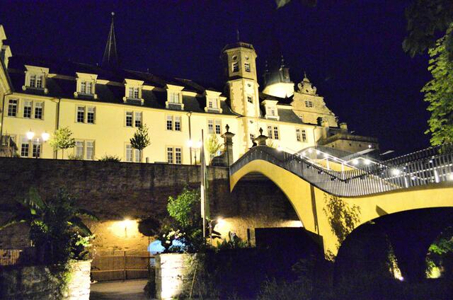 Auch am Abend ist das Schloss ein Hingucker