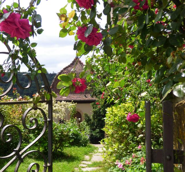 Romantischer Blick auf ein Türmchen
