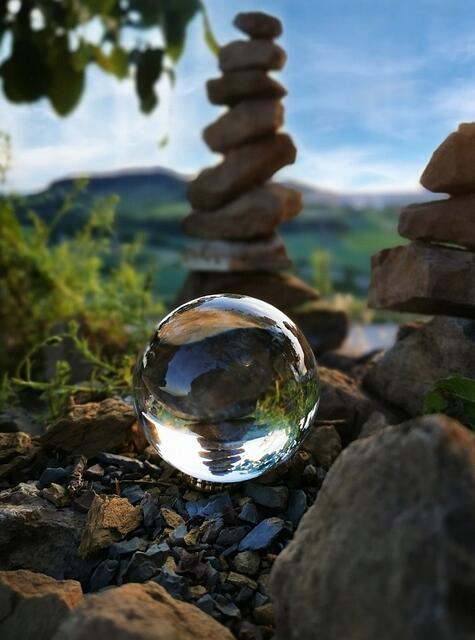 "Andere Sichtweisen" (Im Hintergrund der Wartberg)