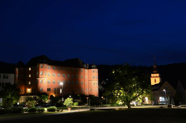 Schloss und Johanneskirche am Abend