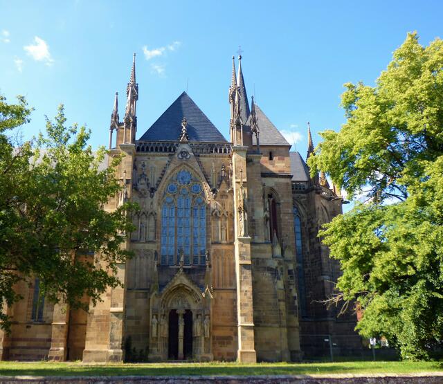 Die Stiftskirche St. Peter in Bad Wimpfen im Tal