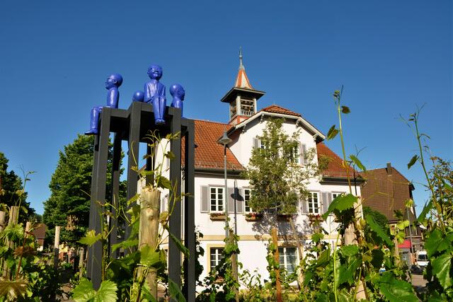 Skulpturen im Kreisel vor dem alten Rathaus