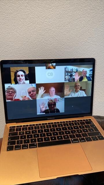 Gute Laune beim Video-Stammtisch