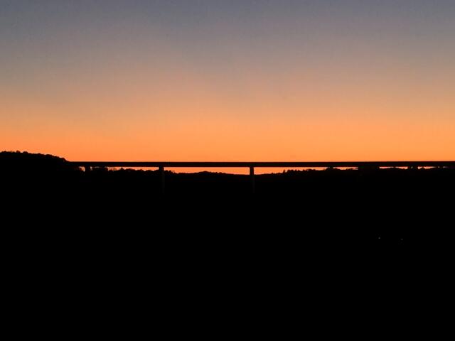 Die Jagsttalbrücke bei Widdern im Licht der untergehenden Sonne...