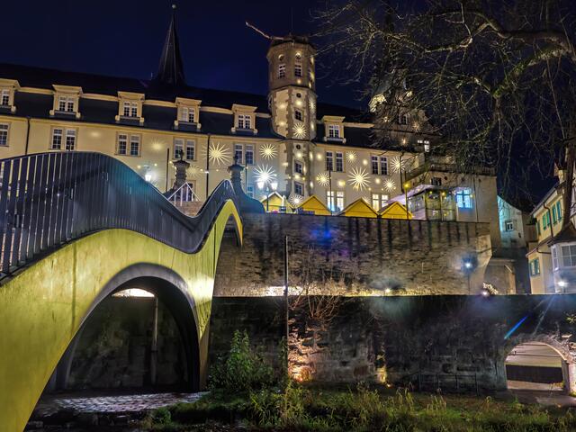 Das Öhringer Schloss im weihnachtlichen Lichterglanz