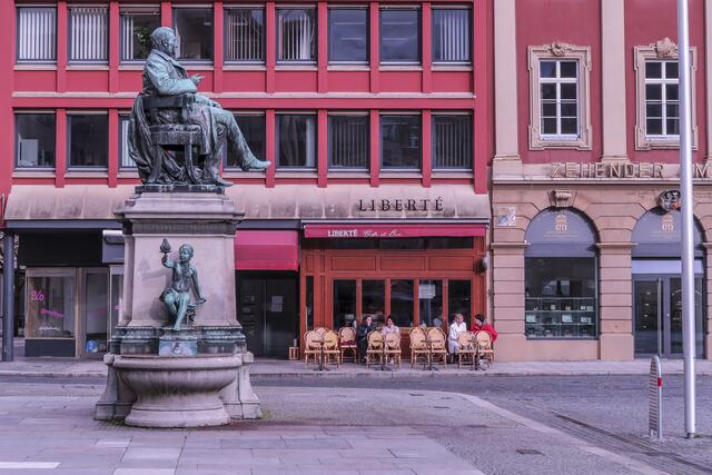Entspannung und genießen am Heilbronner Marktplatz unter Aufsicht von Robert Mayer