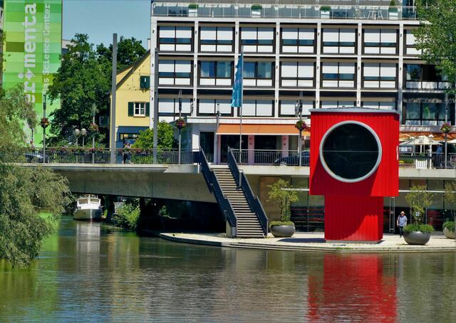 Spiegelungen im Neckar