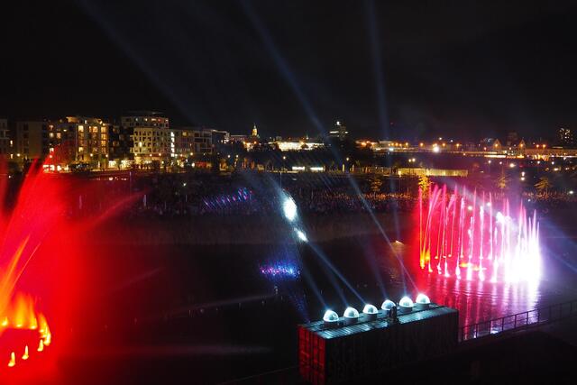 Wasserspiele mit Skyline