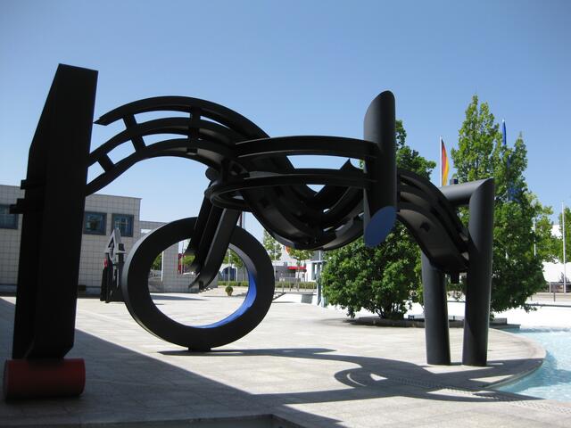 Faszinierendes Kunstwerk vor dem Museum Würth in KÜN-Gaisbach 19.08.2012