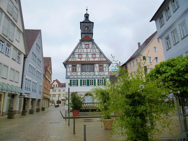 Altes Rathaus, 1522 erbaut im fränkischen Fachwerkstil. Bis 1989 Sitz der Stadtverwaltung, heute Stadtbücherei
