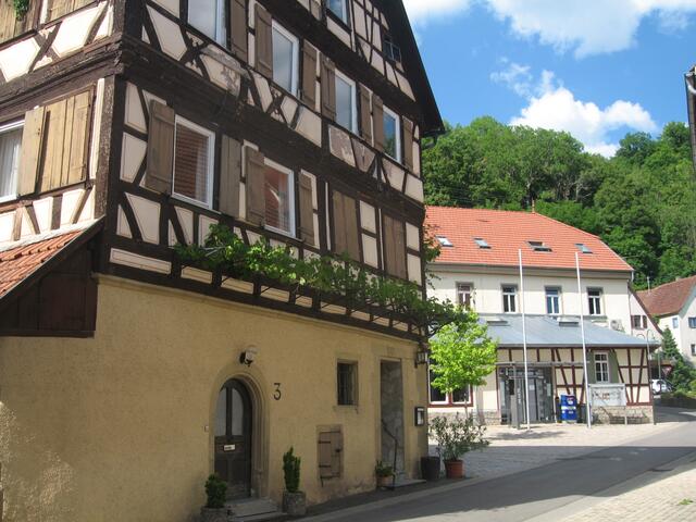 Alt neben neu: ehemaliges Amtshaus, erbaut 1554, neben neuem Rathaus.