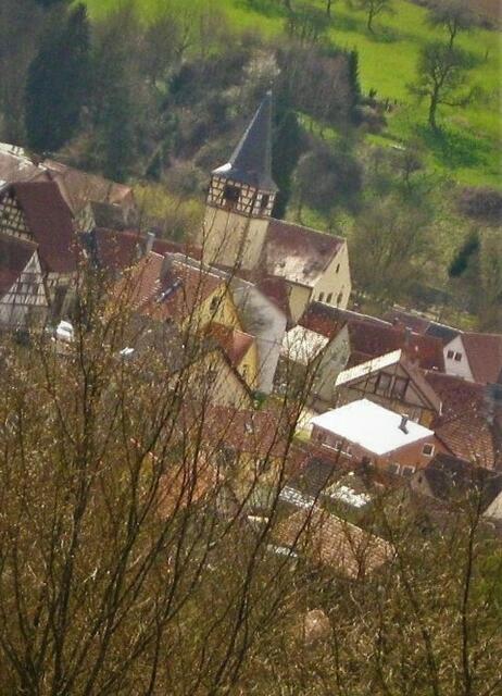 Blick auf Ohrnberg mit der evangelischen Kirche