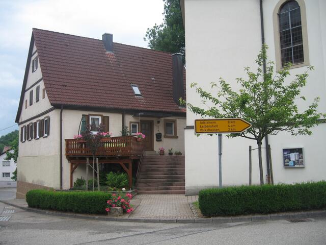 Für den Start haben wir unser Fahrzeug bei der Kirche Unterkessach abgestellt.