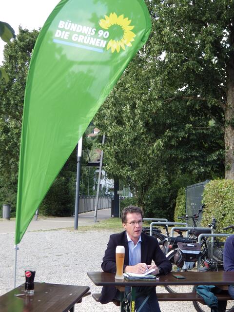 Harald Ebner, MdB Grüne bei der Diskussion